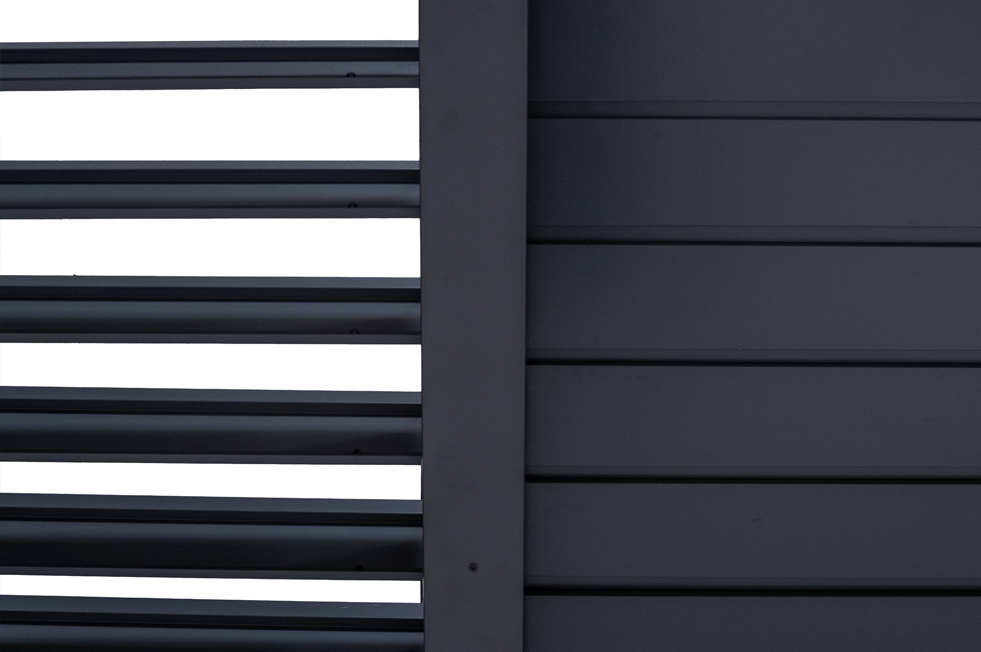 Pérgola bioclimática adosada PIANA de 3x2 m en aluminio gris. 13