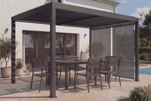 Pergola bioclimatique motorisée 4x3m autoportée AGOSTA aluminium gris avec stores rétractables côté 3m main image